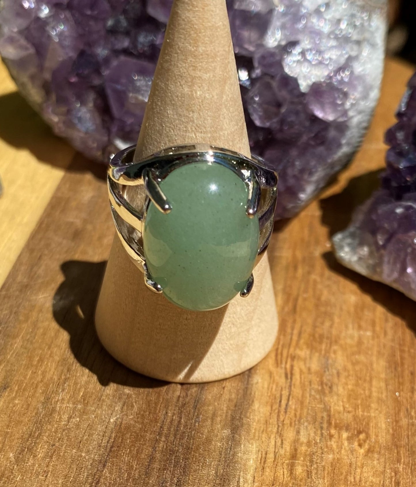 Bague réglable forme cabochon Aventurine Verte 18 x 13 mm sur métal argenté