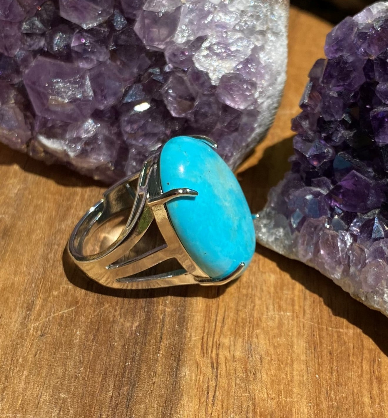 Bague réglable forme cabochon en Turquoise Sinkiang  25 x 18 mm sur métal argenté