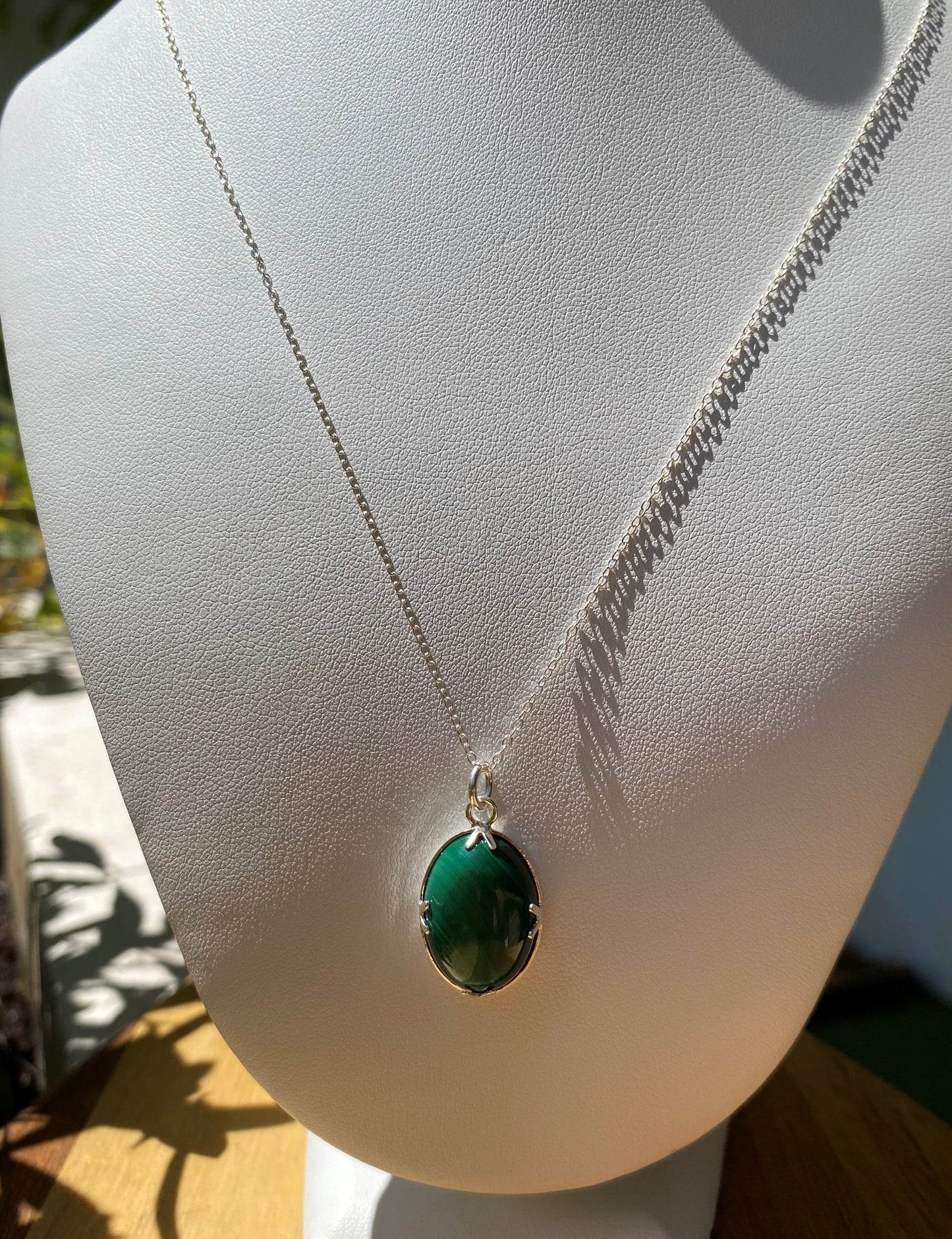 Pendentif en Malachite 18 x 13 mm sur chaine en argent