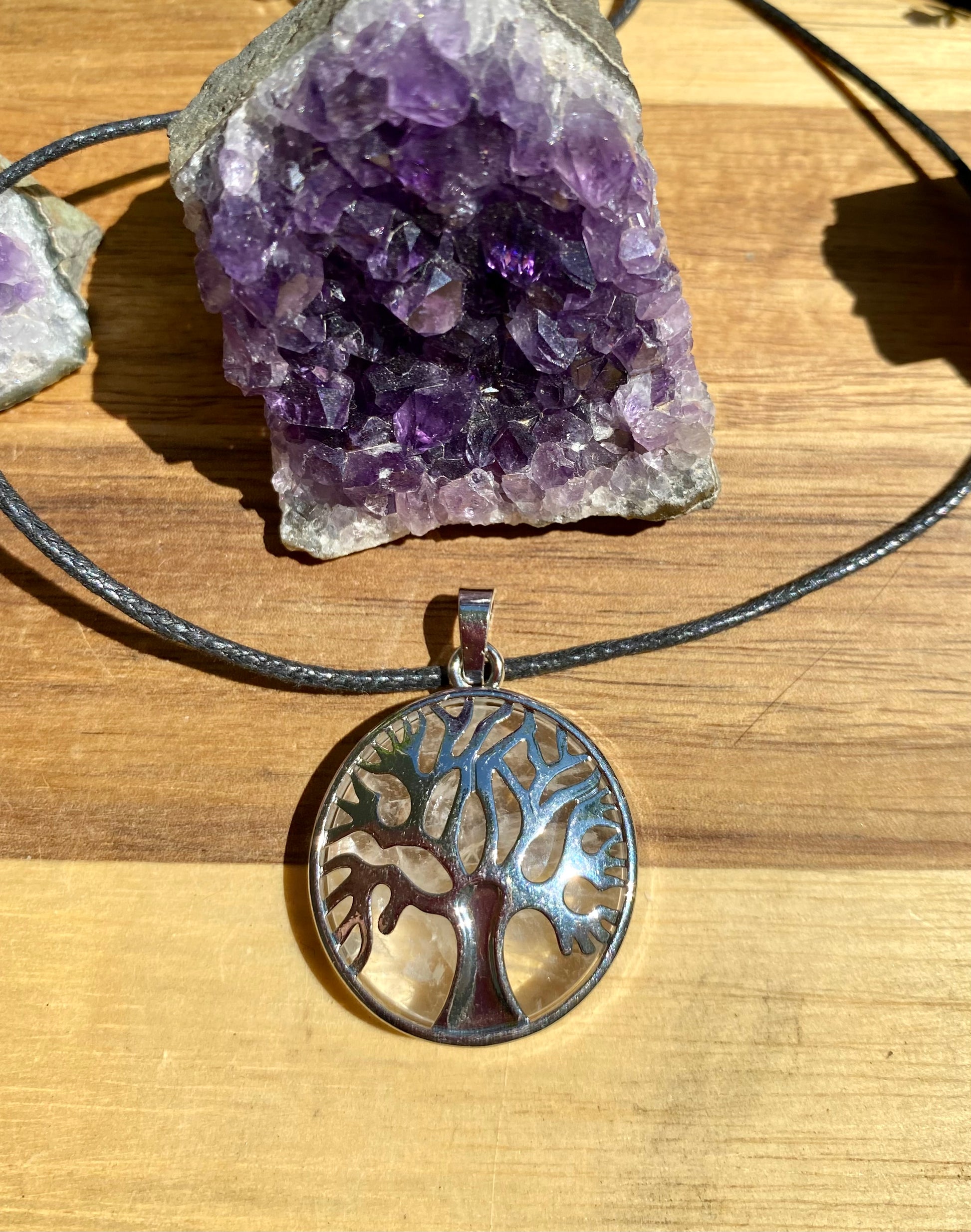 Pendentif Arbre de Vie Cristal de Roche avec son cordon noir