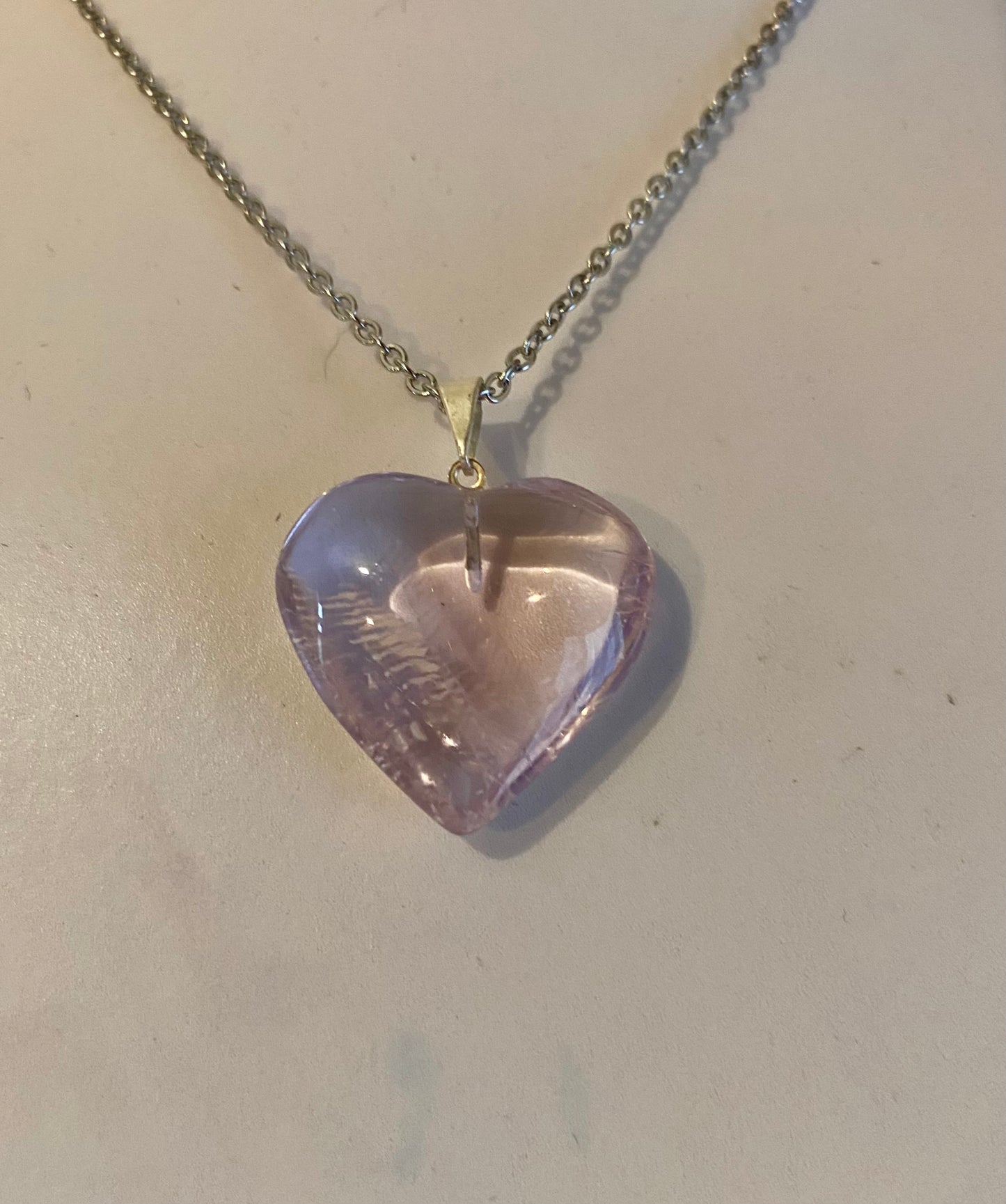 Pendentif Coeur Améthyste avec chaine métal argenté