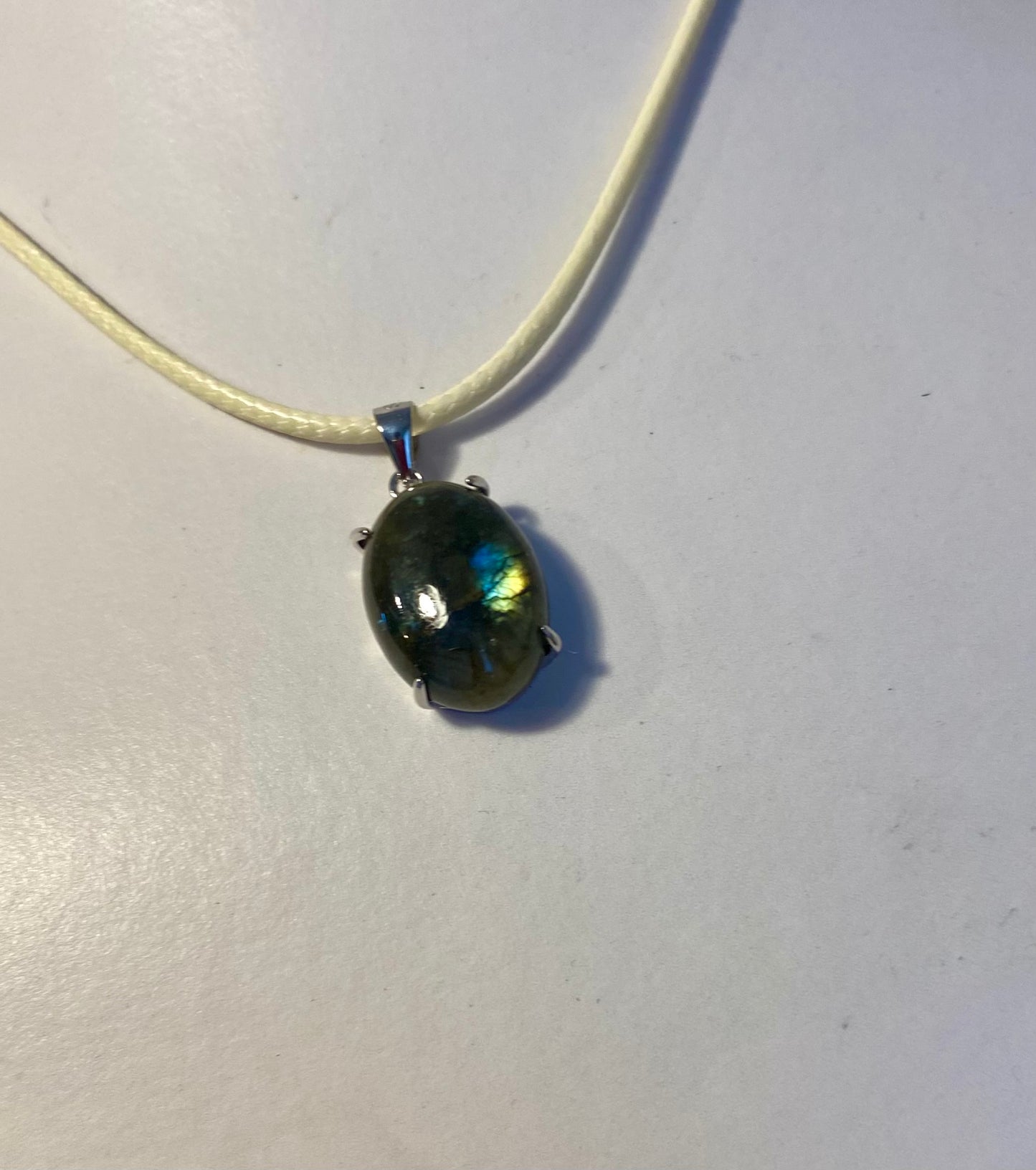 Pendentif Labradorite 18x13 mm avec cordon