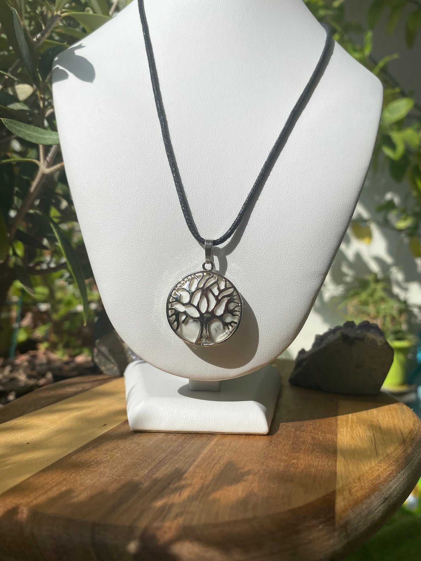 Pendentif Arbre de Vie en Howlite et son cordon