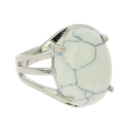 Bague réglable forme cabochon Howlite 18 x 13 mm