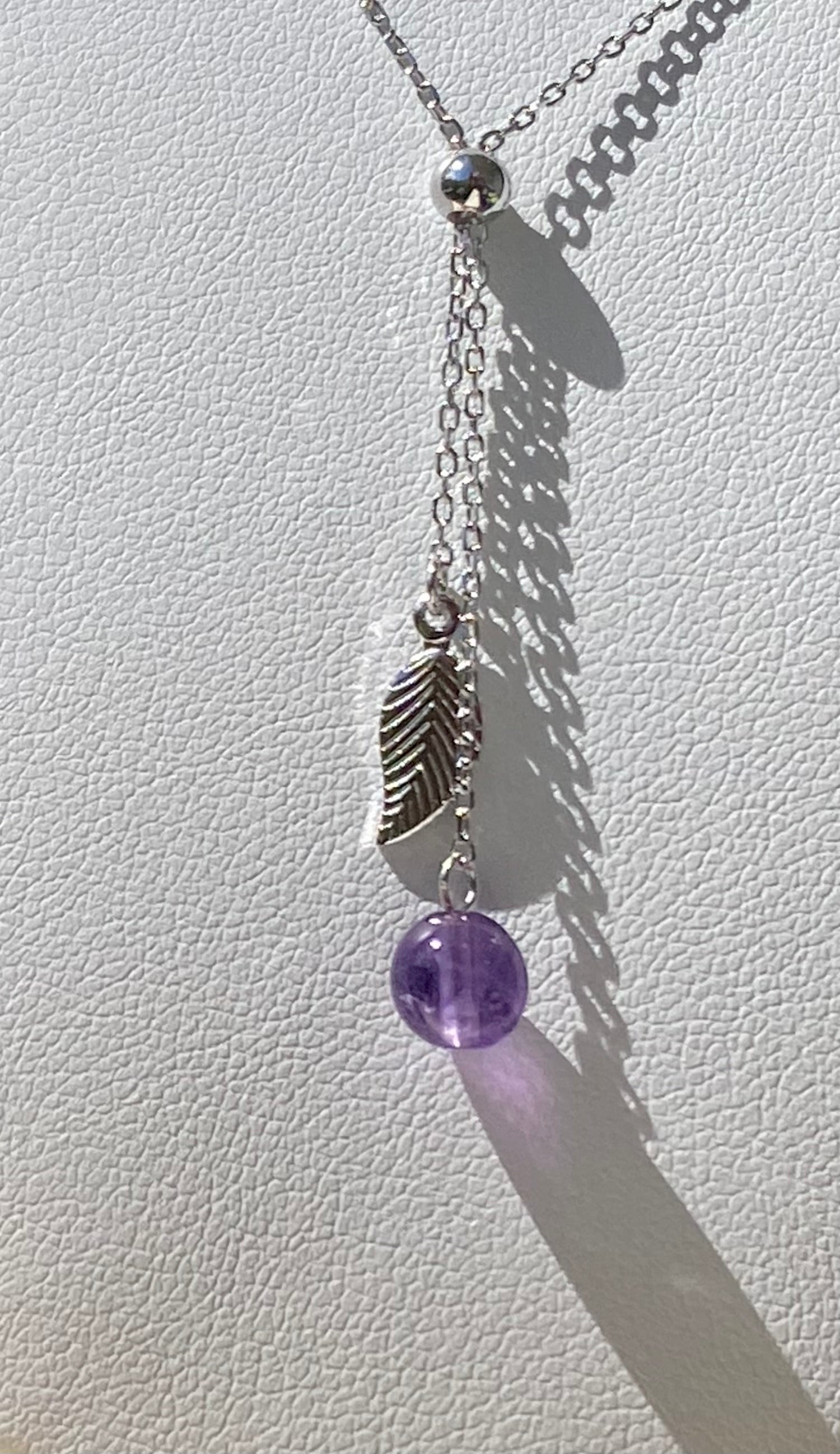 Chaine en argent avec feuille et bille d'Amethyste 6 mm