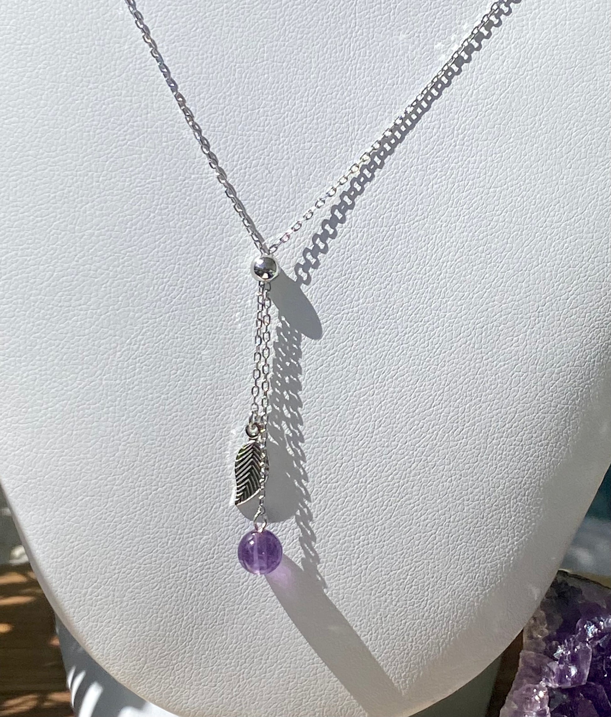 Chaine en argent avec feuille et bille d'Amethyste 6 mm